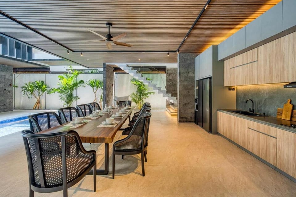 Sui - 3BR Brand New Luxury Villas by Berawa Beach Villa in North Kuta