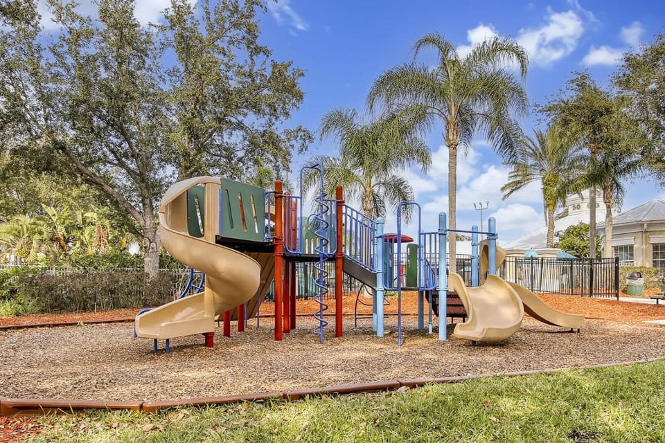 8105 COCONUT PALM WAY UNIT 205 KISSIMMEE 3BEDS House in Four Corners