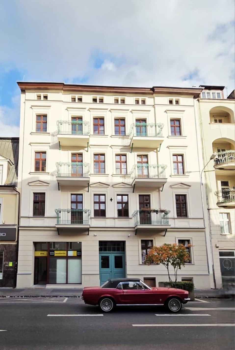 Property building, Day, Neighbourhood, Street view, Location
