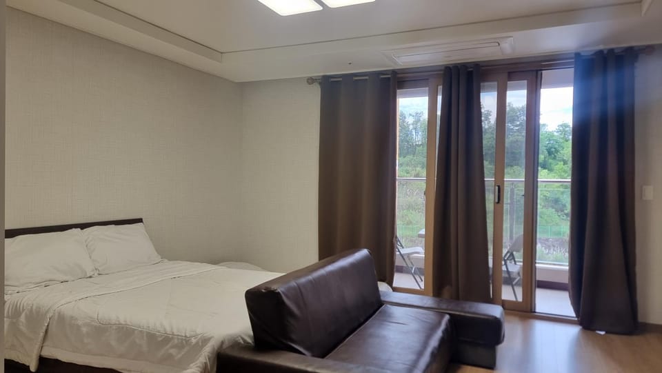 D Heights Studio with Balcony Apartment hotel in Angeles