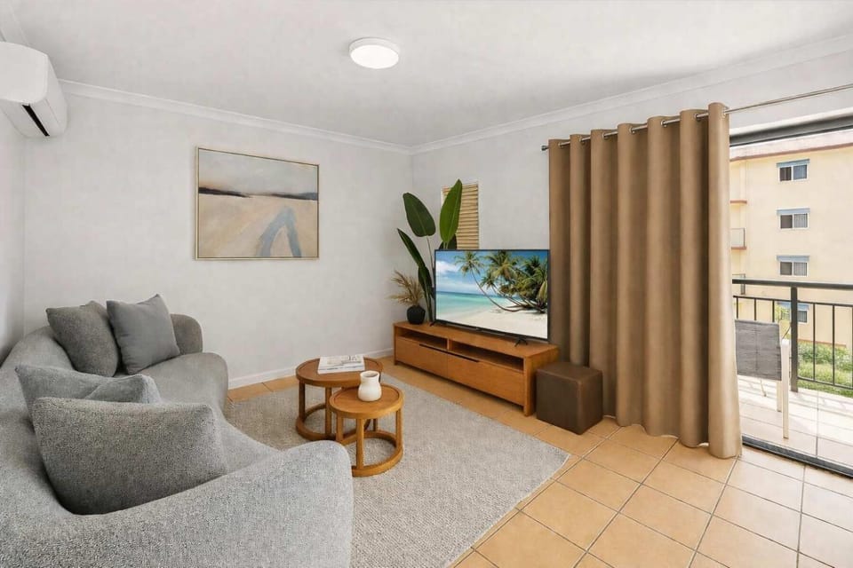 TV and multimedia, Living room, Seating area, Evening entertainment