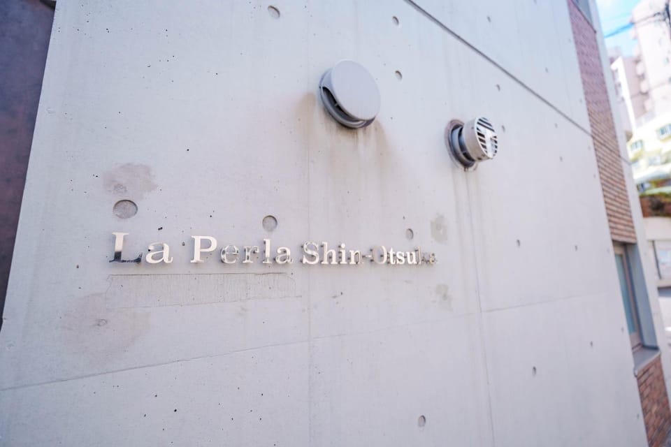 NDZ102 Ground Floor, Private Kitchen & Bath Apartment in Shinjuku