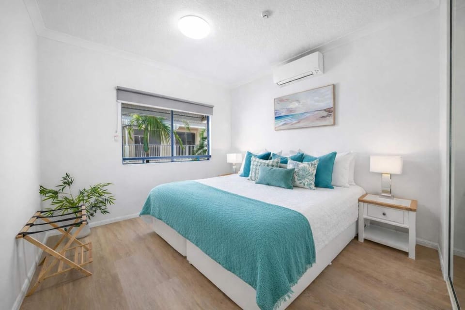 Bed, Photo of the whole room, Bedroom, air conditioner