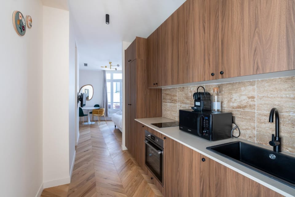 Chic Paris Studio for 2 in Bastille Apartment in Paris