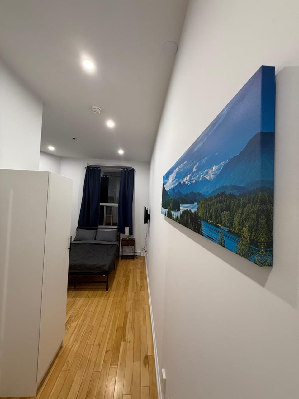 1 bedroom apartment near Montreal downtown with parking Apartment in Laval