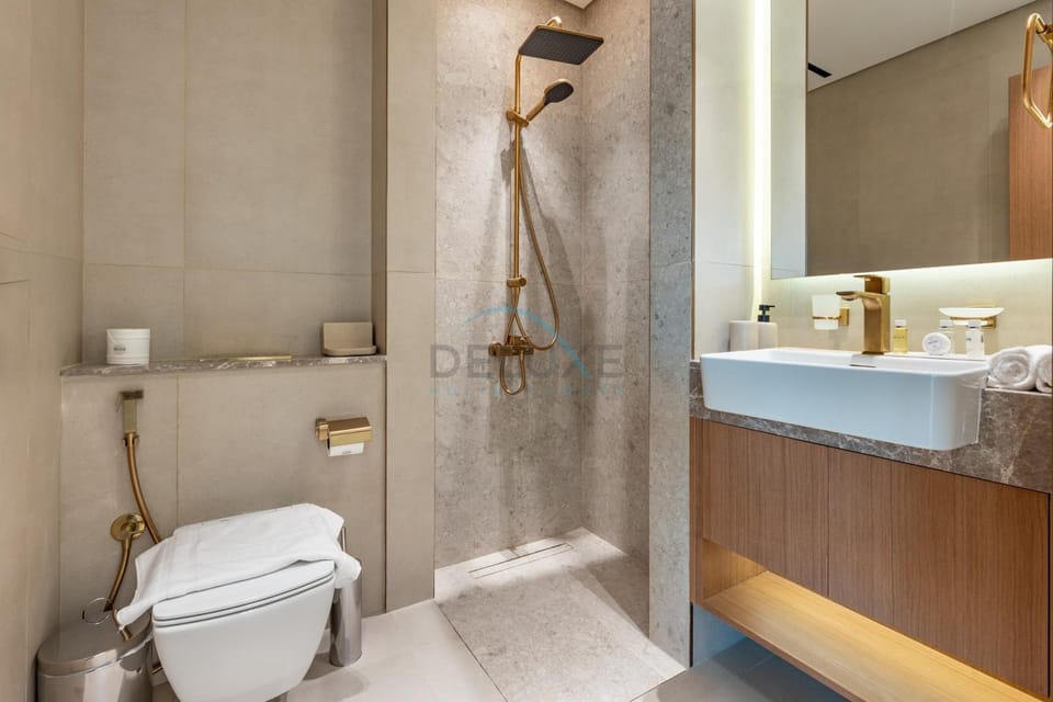 Shower, Toilet, Bathroom, bidet, towels