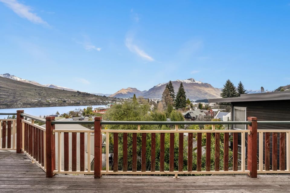 Nearby landmark, Spring, Day, Natural landscape, View (from property/room), Balcony/Terrace, Lake view, Mountain view, River view