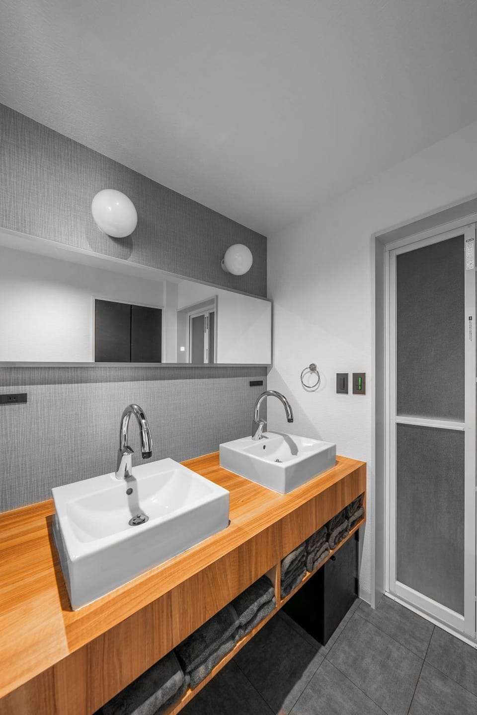 Bathroom, towels