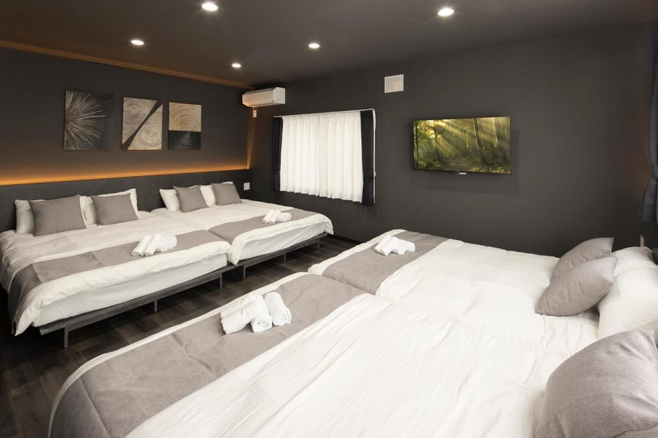 Photo of the whole room, Bedroom