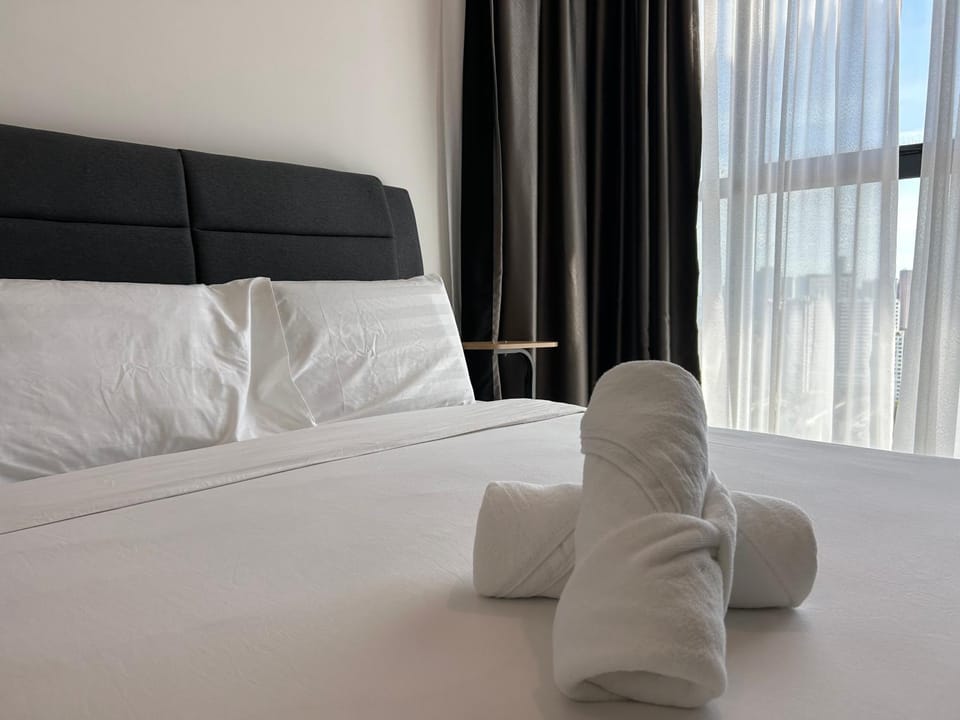Bed, Bedroom, towels