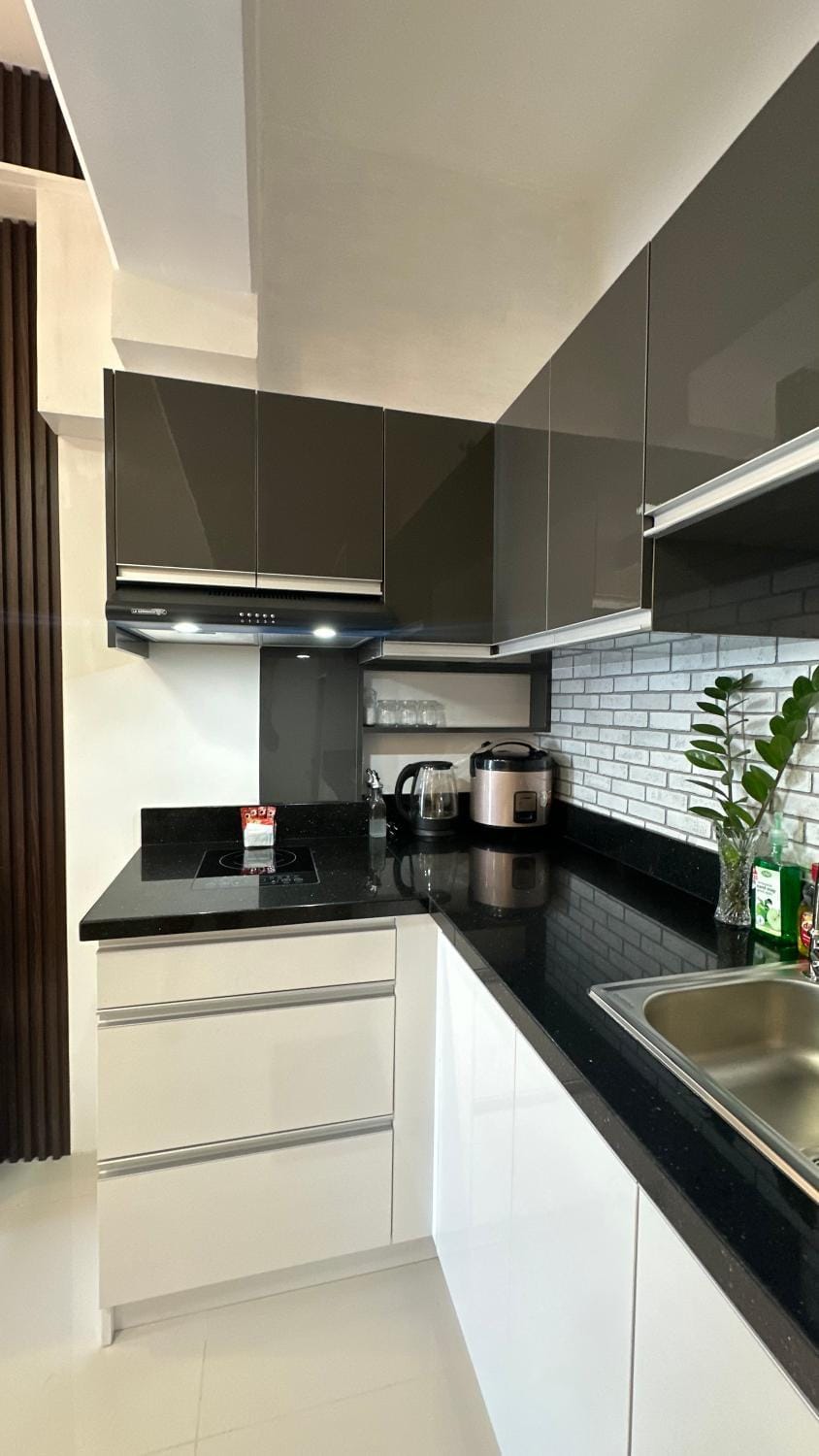 Cozy & Instaworthy Unit at Royal Oceancrest Mactan Apartment in Lapu-Lapu City