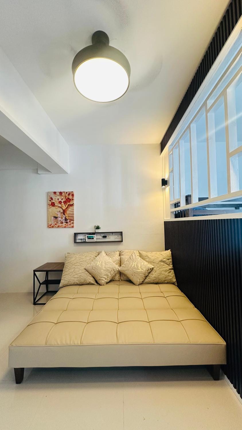 Cozy & Instaworthy Unit at Royal Oceancrest Mactan Apartment in Lapu-Lapu City