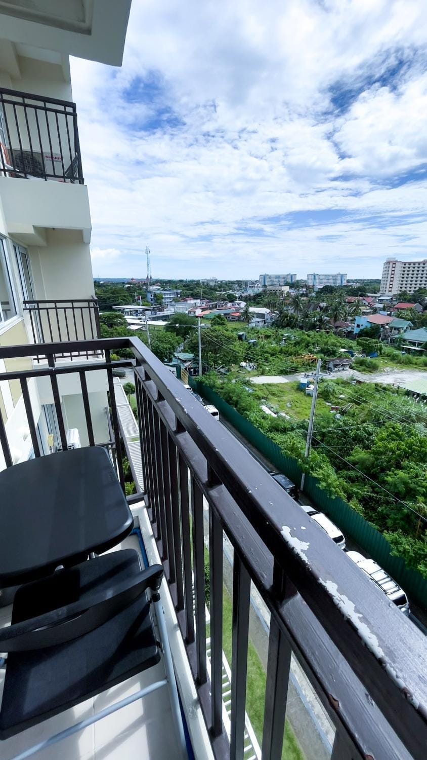 G Contemporary 1BR Escape Apartment in Iloilo City