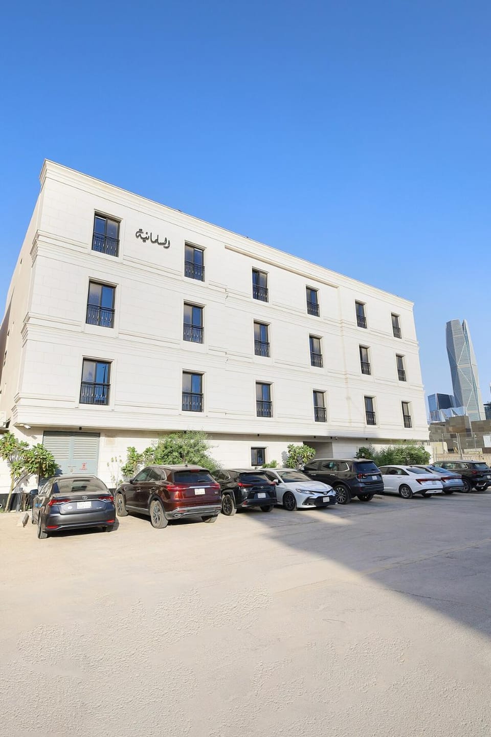 Modern 2BR 65 TV Huge Living Self-Entry 29 Apartment in Riyadh