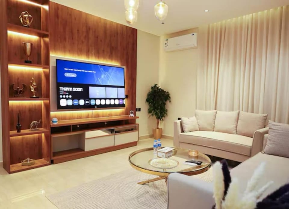 Modern 2BR 65 TV Huge Living Self-Entry 29 Apartment in Riyadh
