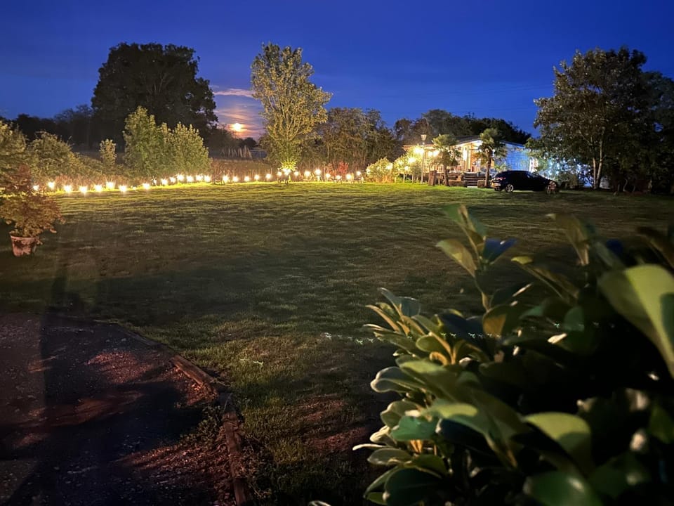 Escape to the Country, Lodge, Retreat, Cabin over small river, private hot tub & log burner, WiFi, 65 inch smart TV relax read at Weston Newark, Nottinghamshire Cabin in Bassetlaw District