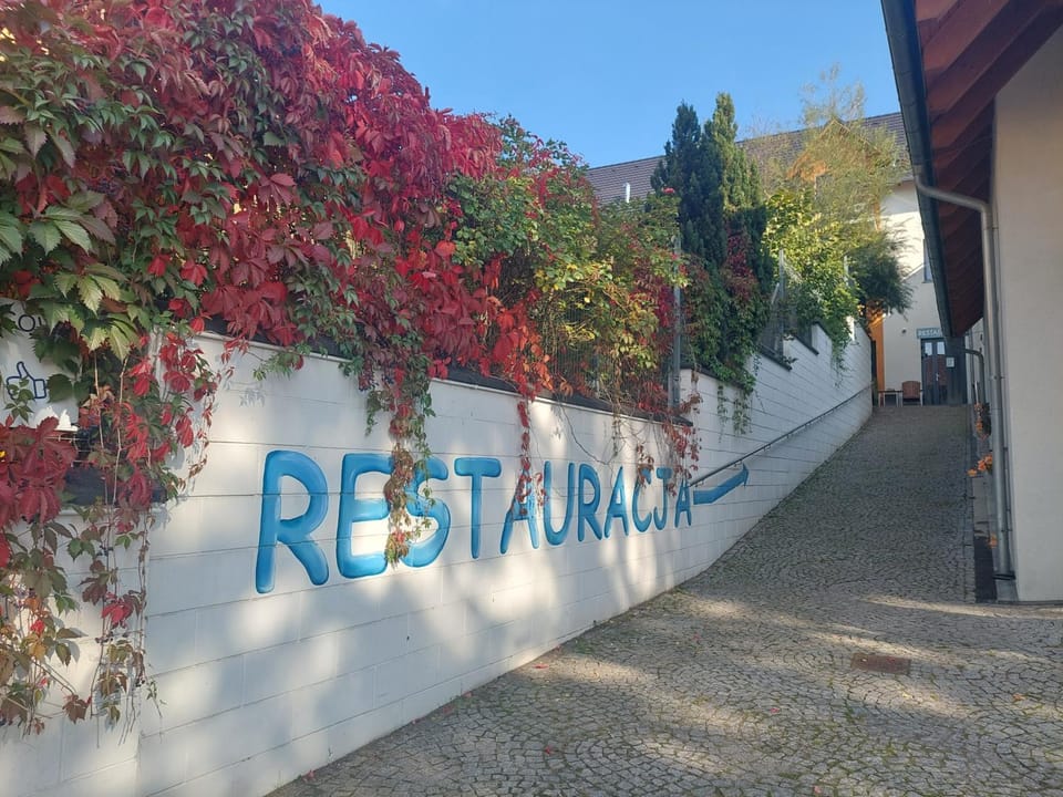 Property building, Restaurant/places to eat