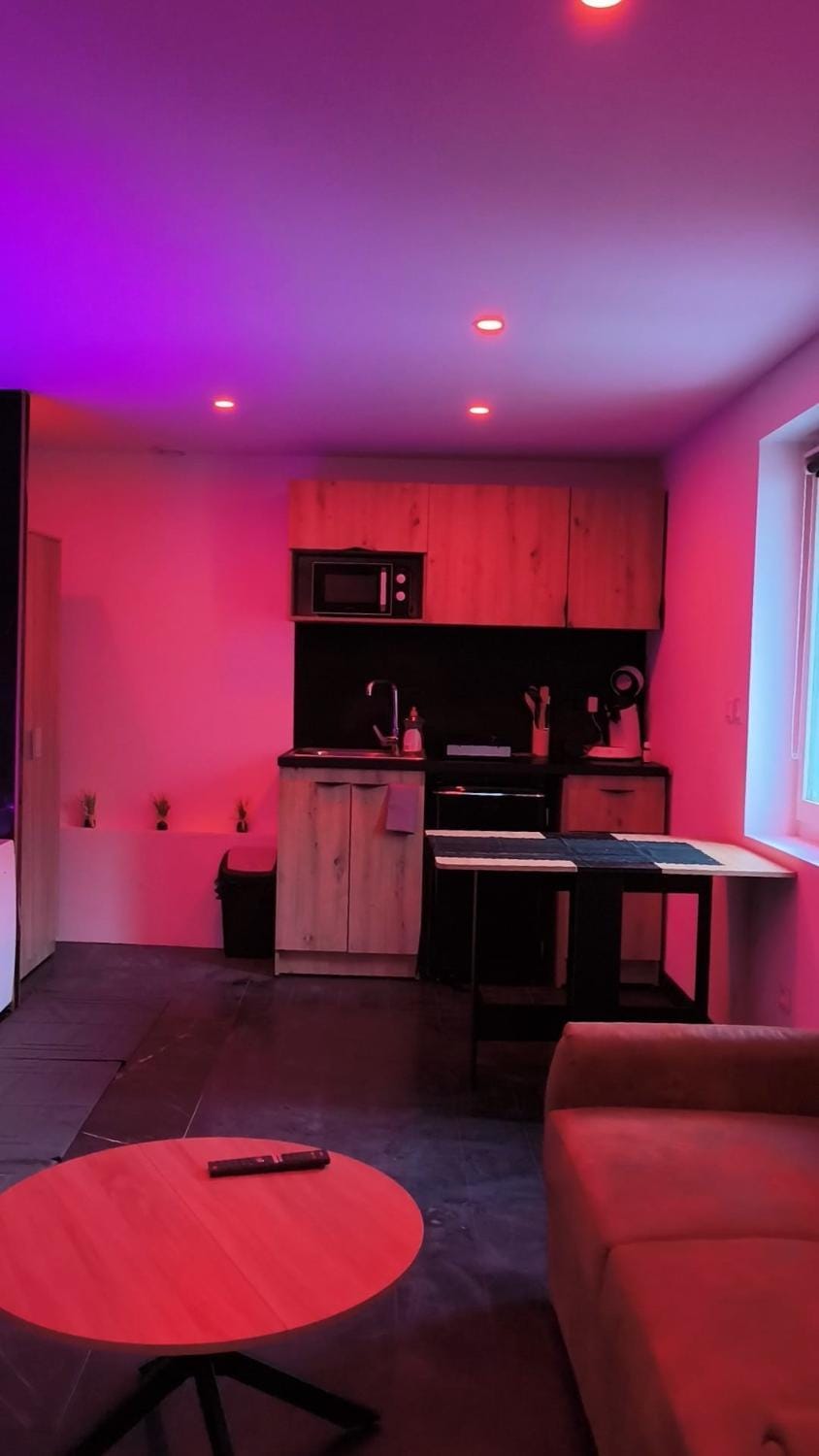 Dining area, minibar, pet friendly, stove