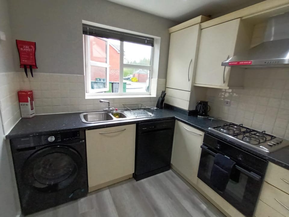 Kitchen or kitchenette, dishwasher, minibar, stove, washing machine, dryer