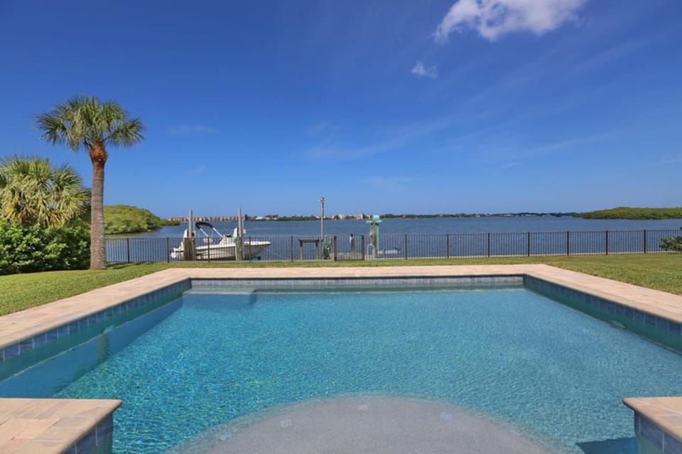 8730 Dunmore Dr House in Vamo