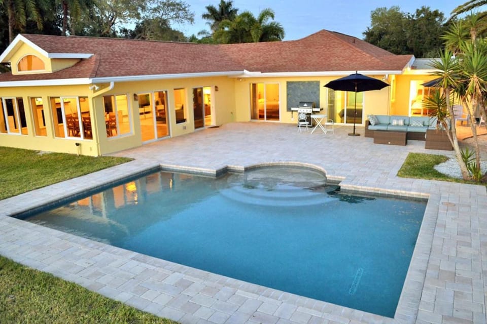 8730 Dunmore Dr House in Vamo