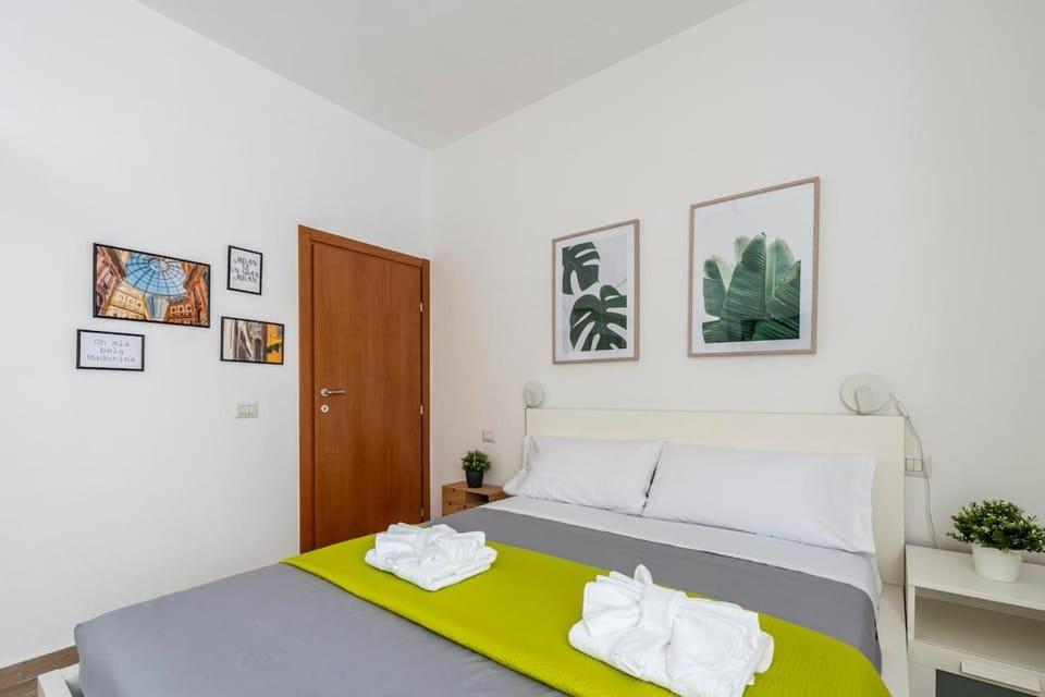 At Davide's house - near the metro Apartment in Milan