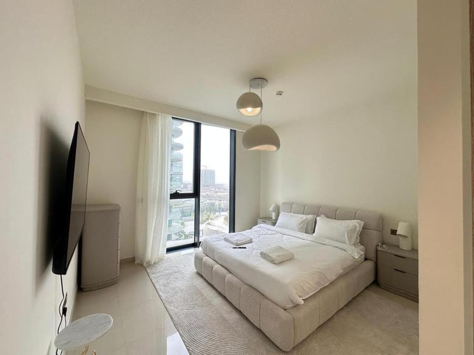 Bed, TV and multimedia, Bedroom