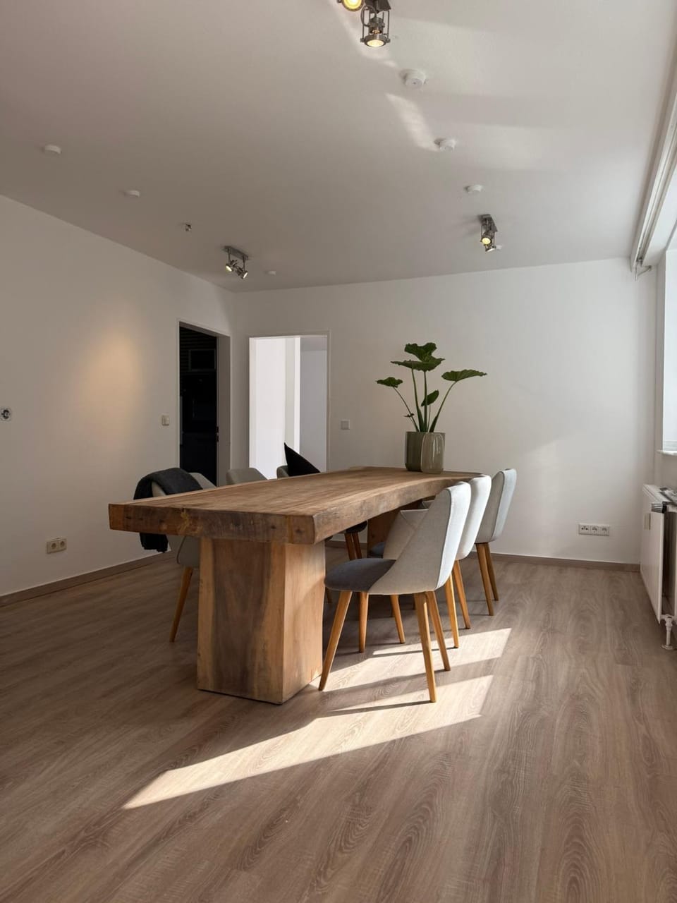 Seating area, Dining area