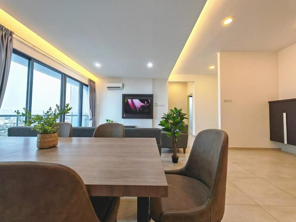TV and multimedia, Living room, Seating area, Dining area