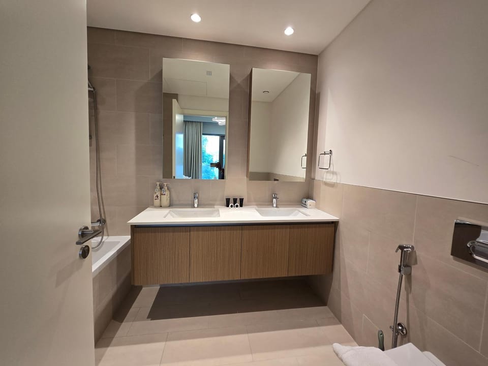 Luxury Silent Place To Stay With Beach Apartment in Dubai