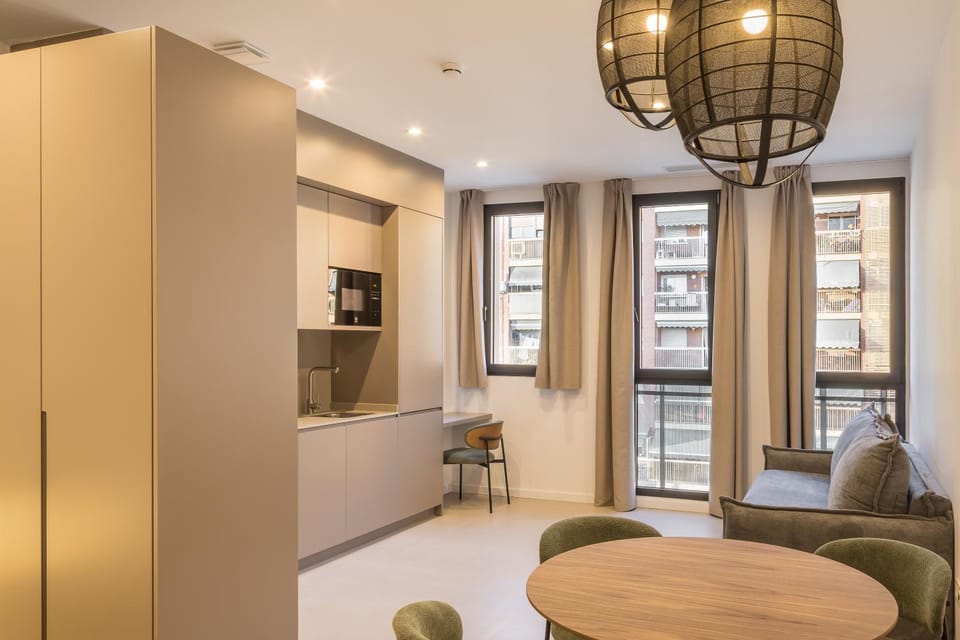 Kitchen or kitchenette, Seating area, Dining area