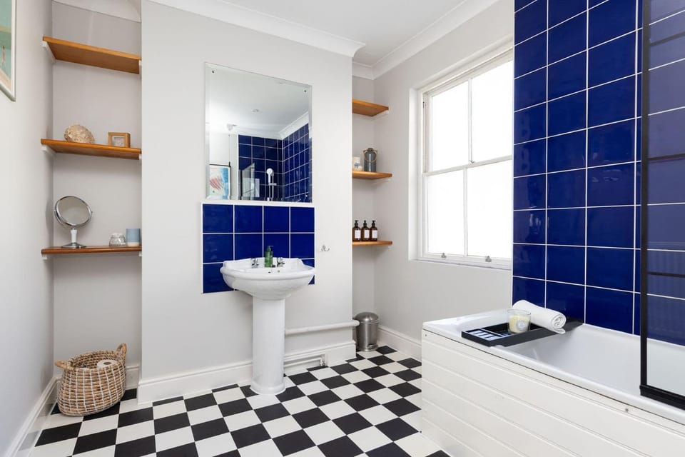 Shower, Toilet, Bathroom, Bath