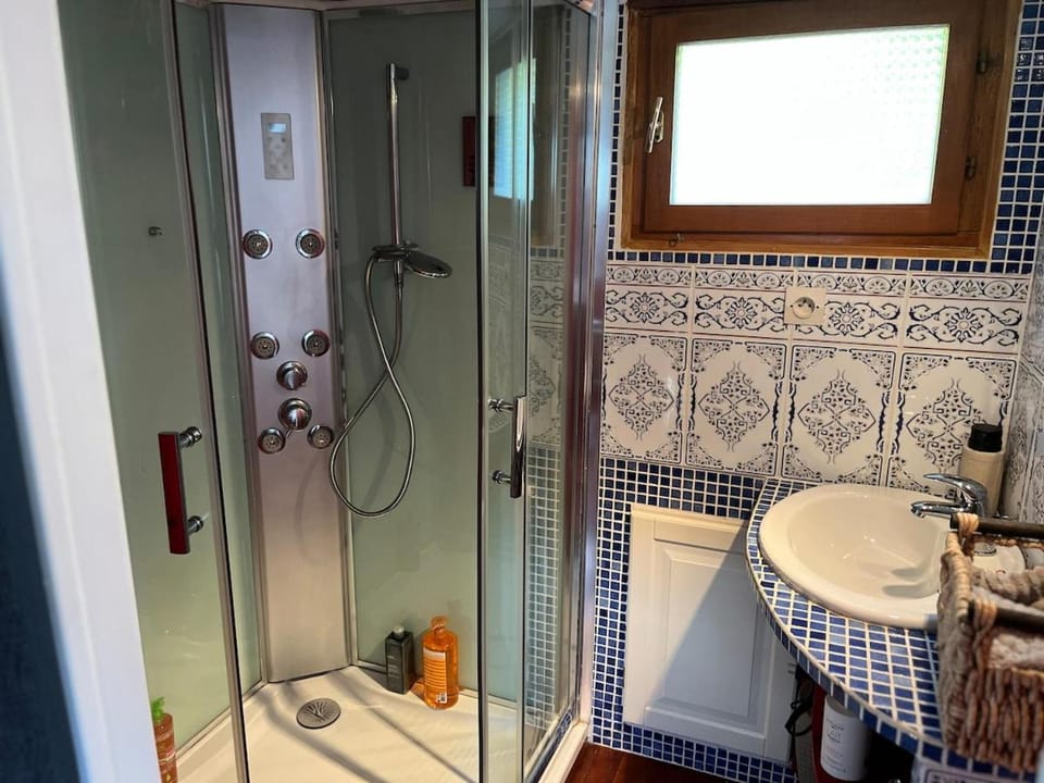 Shower, Bathroom