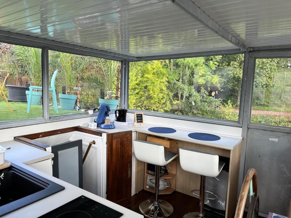 Dining area, kitchen
