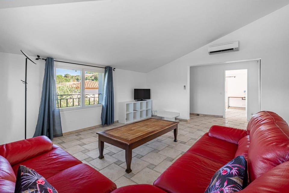 Apartment with pool near the golf course Apartment in Sainte-Maxime