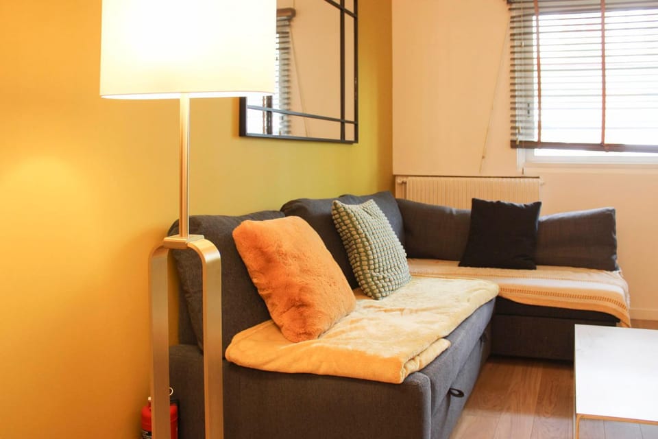 Bright apartment on the outskirts of Paris Apartment in Paris