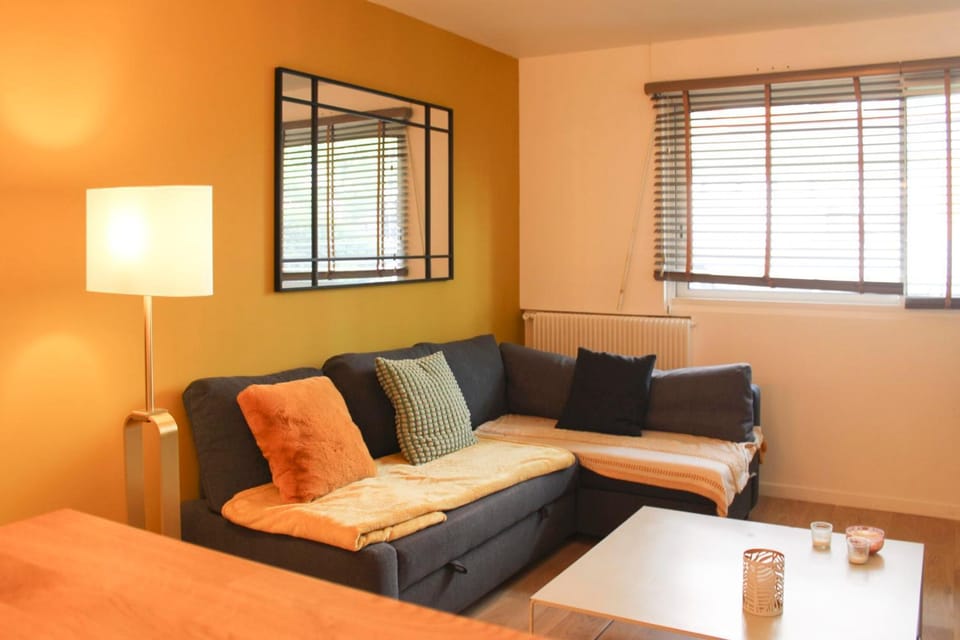 Bright apartment on the outskirts of Paris Apartment in Paris