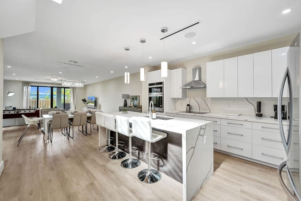 Upscale 4 BDRM Retreat - Mins to Las Olas & Beach House in Fort Lauderdale