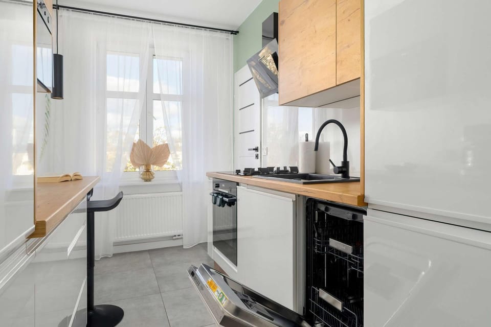 Kitchen or kitchenette, Dining area, stove
