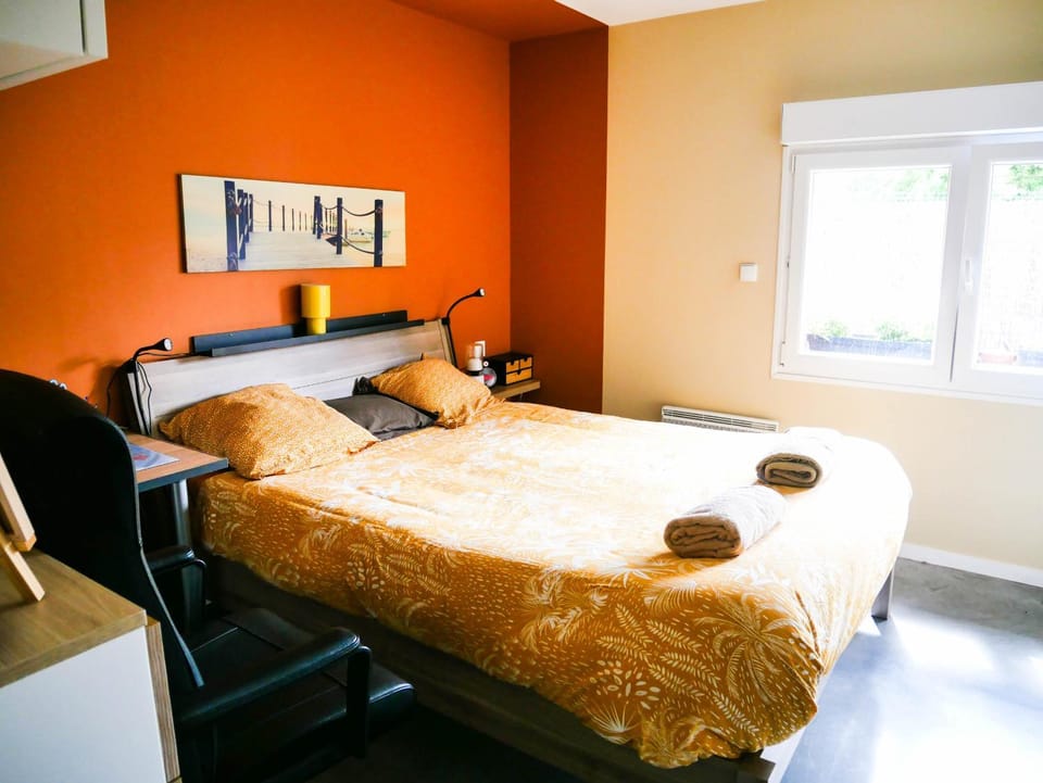 Bed, Bedroom