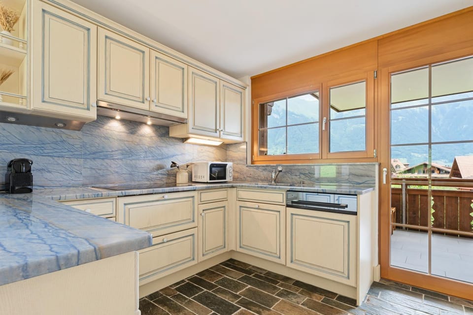Kitchen or kitchenette, dishwasher, toaster