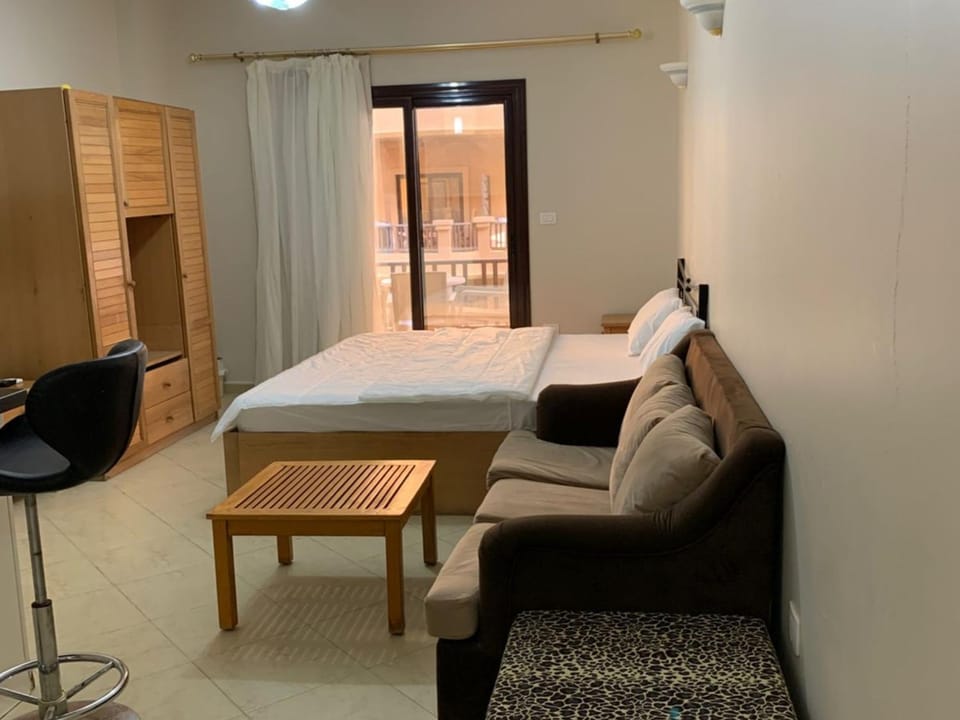 Bed, Living room