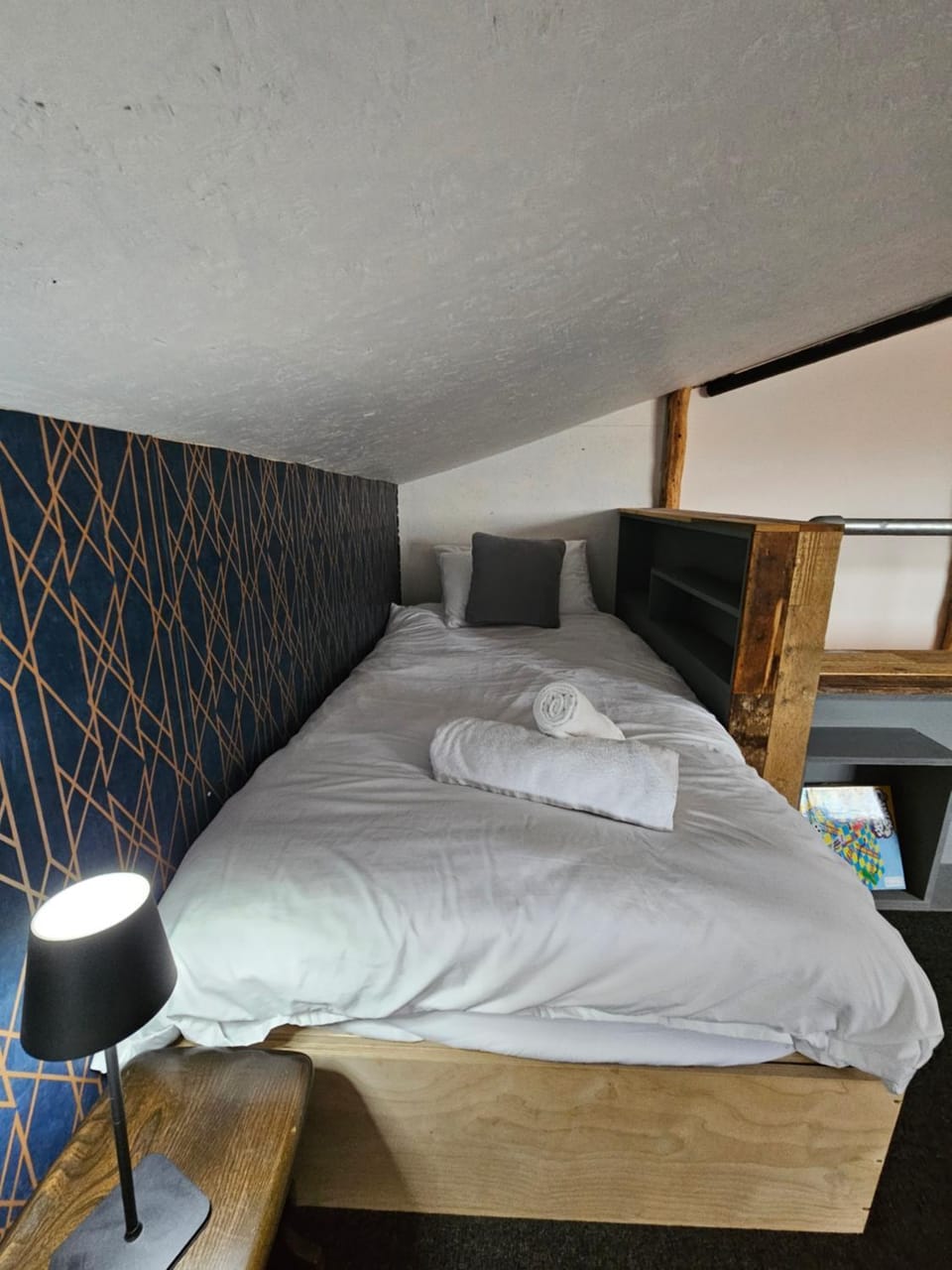 Upper Winstone Pond Lodge House in Godshill