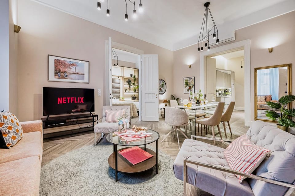 Luxe 3BED 3BATH Steps to New York Café & Szimpla Kert Apartment in Budapest