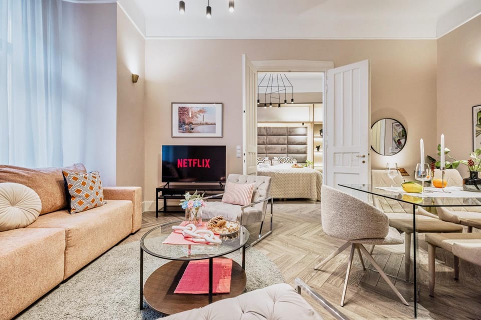 Luxe 3BED 3BATH Steps to New York Café & Szimpla Kert Apartment in Budapest