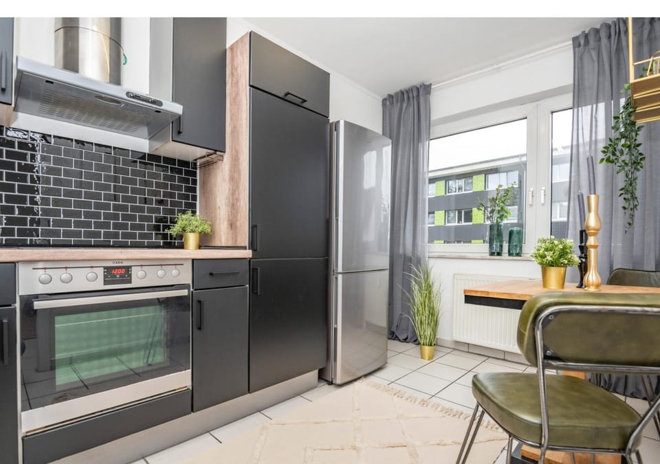 Kitchen or kitchenette, Dining area, dishwasher, oven, stove