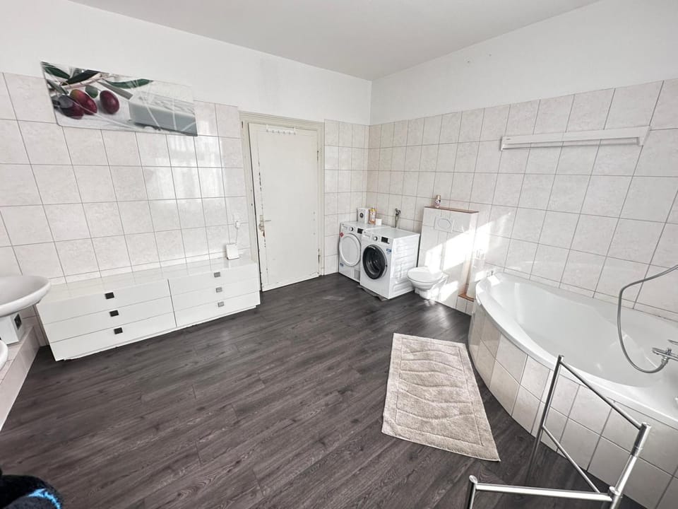 Shower, Bathroom, washing machine, dryer