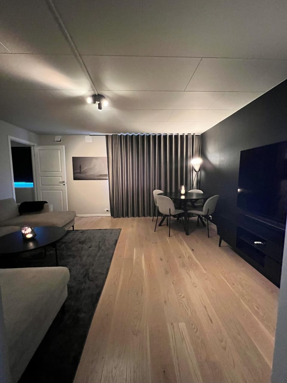 TV and multimedia, Living room, Seating area, Dining area