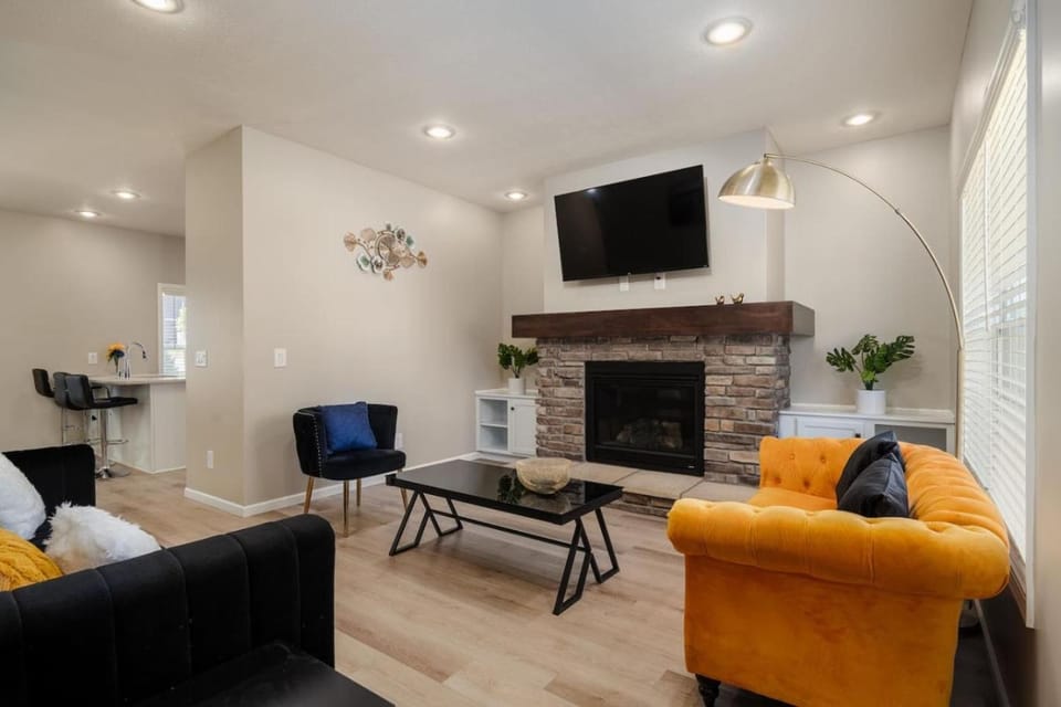 Affordable 3 bed Oakcreek House in Oak Creek