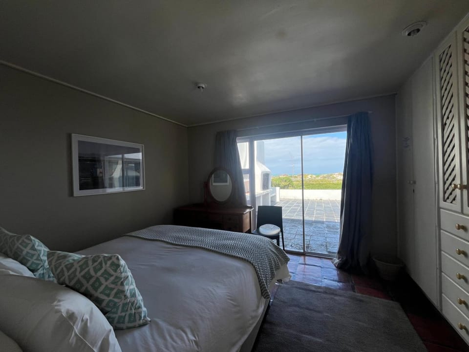 Bed, Natural landscape, Photo of the whole room, Bedroom